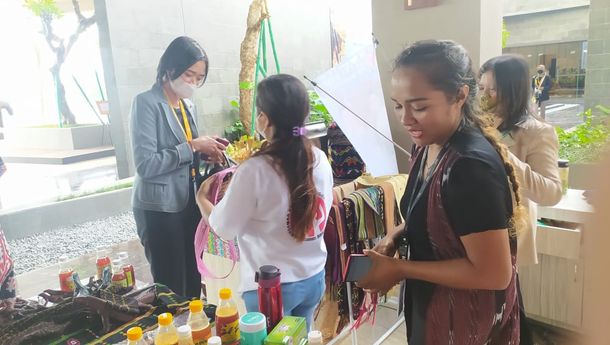 Pelaku UMKM Bangga Dapat Kesempatan untuk Tampilkan Produk Asli Flores ke Peserta IAWP