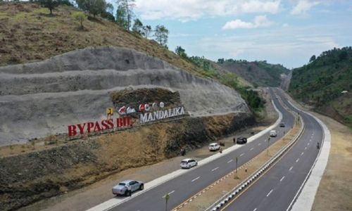 Pembangun Jalan Bypass Bandara International Lombok (BIL) - Mandalika di Nusa Tenggara Barat (NTB) menelan biaya Rp705 miliar. / Dok. PUPR