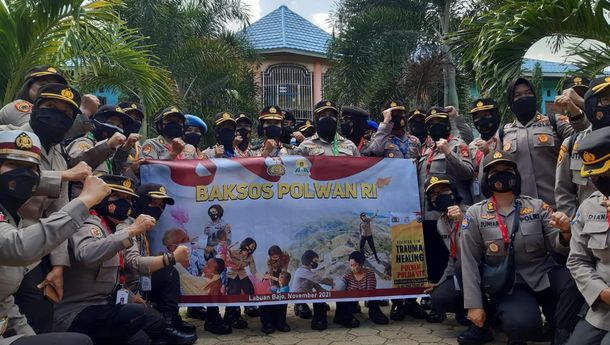 Di Sela-Sela Acara Konferensi Internasional, Polwan RI Gelar Baksos di Labuan Bajo