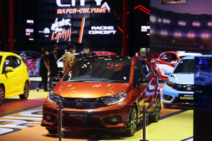 Pembukaan Pameran Otomotif GIIAS - Panji 7.jpg