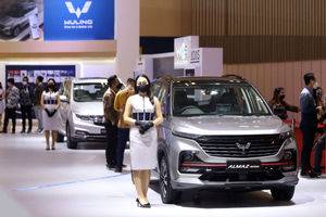 Pembukaan Pameran Otomotif GIIAS - Panji 6.jpg