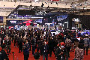 Pembukaan Pameran Otomotif GIIAS - Panji 8.jpg