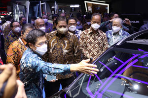 Pembukaan Pameran Otomotif GIIAS - Panji 4.jpg