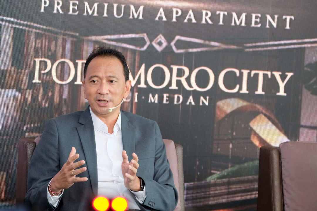 Marketing Director PT Agung Podomoro Land Tbk (APLN) Agung Wirajaya memberikan pemaparan pada acara talkshow peluncuran apartemen premium Victory Tower milik Podomoro City Deli Medan di Jakarta, Jum'at, 12 November 2021. Foto: Ismail Pohan/TrenAsia