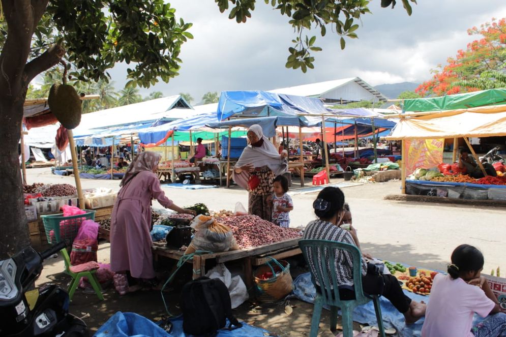 Suasana Pasar Alok, Hortikultura Luar Sikka Jadi Pilihan Pedagang