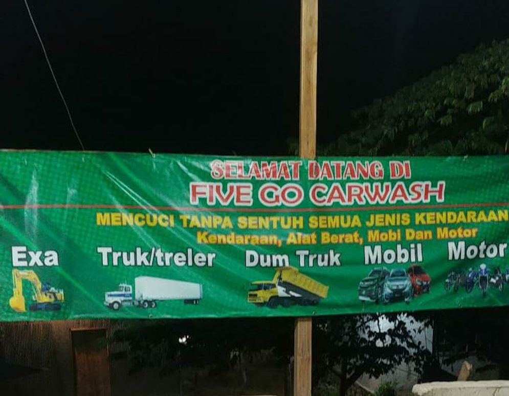 Five Go Carwash tempat cuci mobil dan motor yang beralamat di Jl Trans Flores Km 3,Virgo Maria Kaper