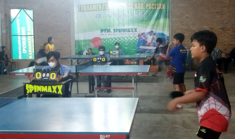 Pertandingan dalam pertandingan tenis meja yang digelar Persatuan Tenis Meja (PTM) Spinmaxx