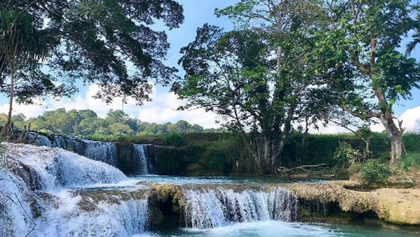 Pesona Wisata di Tanah Sumba: Air Terjun Waikelo Sawah