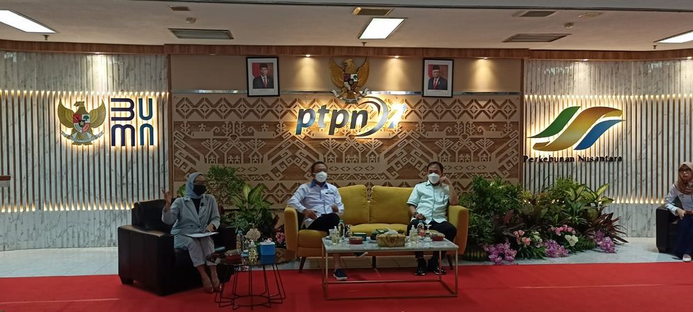 PTPN VII bekerjasama dengan KPK menggelar webinar bertajuk Antikorupsi, Gratifikasi dan Whistle Blowing System (WBS) di ruang Harmonis, Selasa (16/11/2021).