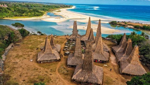 Pesona Wisata di Tanah Sumba: Nuansa 'Marapu' di Kampung Adat Ratenggaro