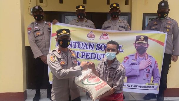 Polres Manggarai Salurkan Bansos 12.000 Kg Beras untuk Warga Terdampak Covid-19 di 11 Kecamatan