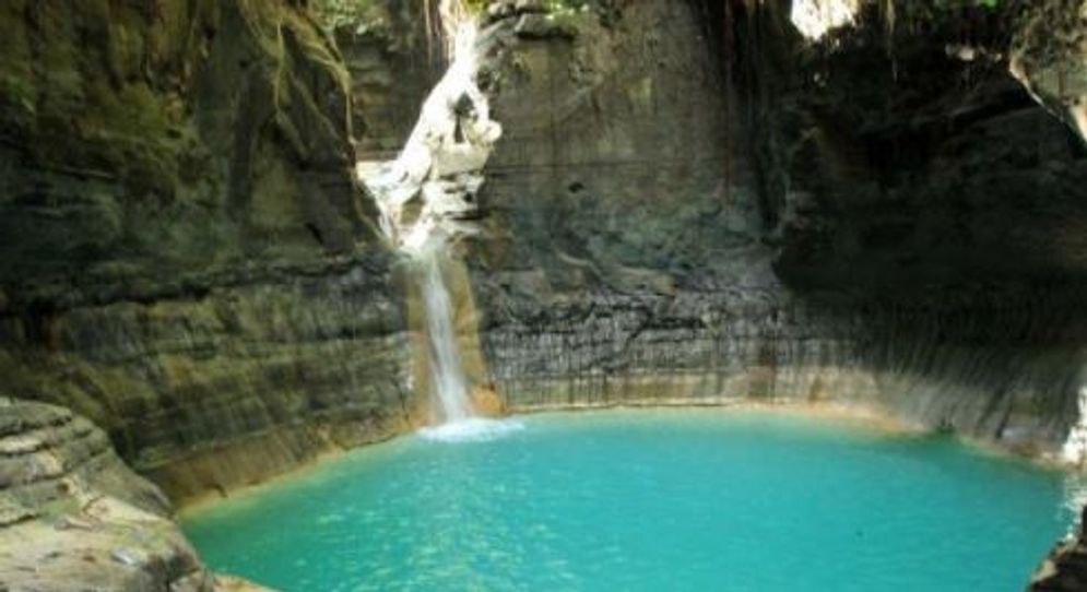 Air terjun dan kolam alamiah, Wai Marang, Sumba Timur.