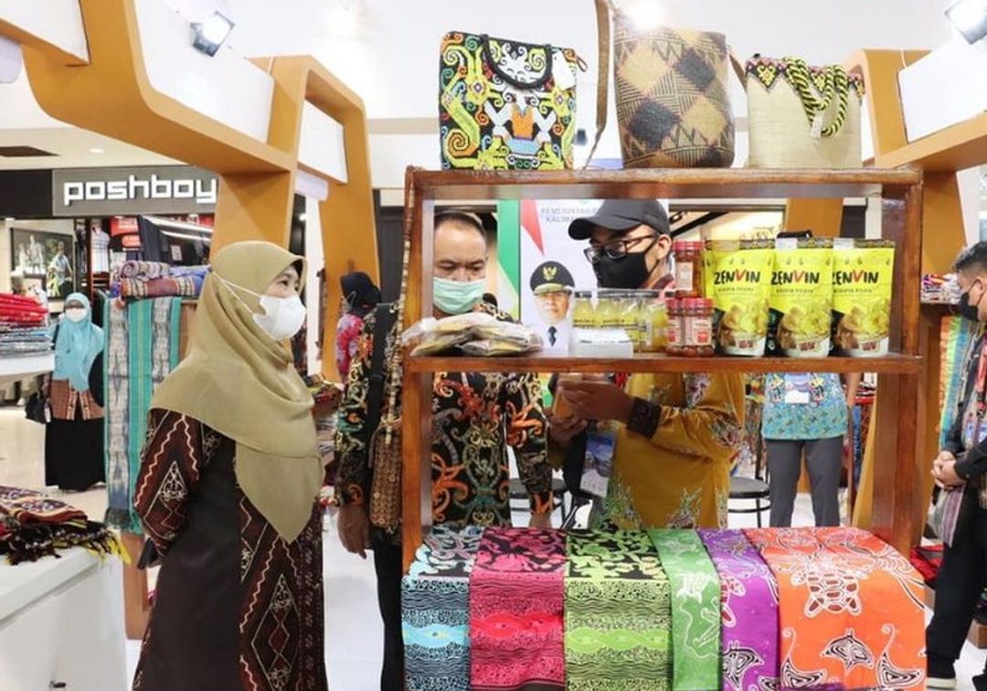 Balikpapan turut berpartisipasi dalam pameran Kriyanusa 2022 di JCC dengan menampilkan kain batik, kerajinan dan asesoris. 