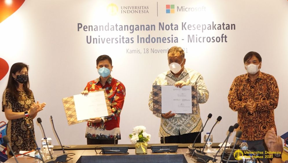 Ki-ka Linda Dwiyanti Direktur Partnership Microsoft Indonesia - Krishna Worotikan Chief Financial Officer Microsoft Indonesia - Rektor UI Prof Ari Kuncoro - Direktur Kerja Sama UI Dr Toto Pranoto (1).jpeg