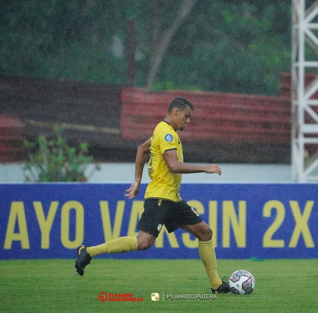 Bek Barito Putera Cassio de Jesus bermain penuh saat bertanding kontra Persiraja.