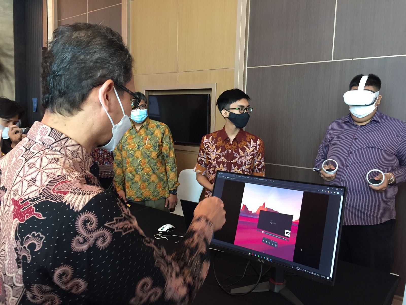 Acara Diskusi kelompok terpumpun (DKT) atau focus group discussion (FGD) diisi dengan pameran karya mahasiswa.