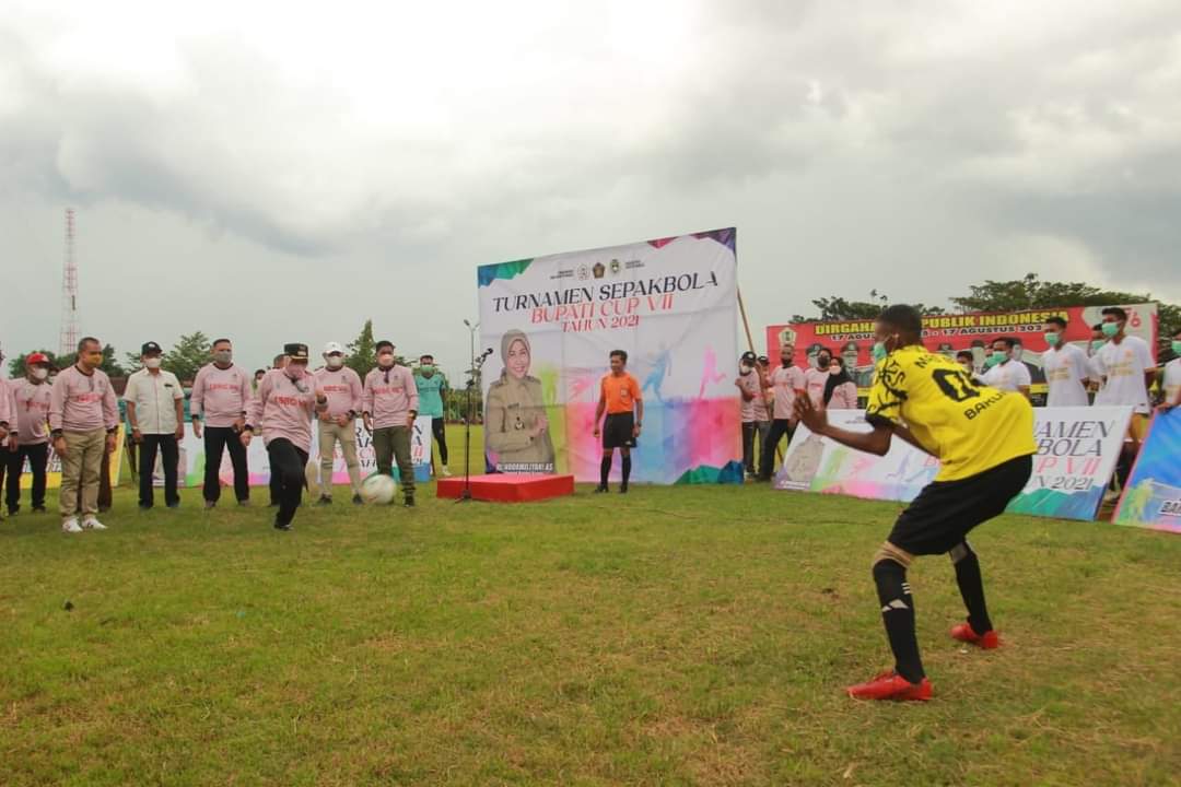 Noormiliyani membuka turnamen Bupati cup 2021.