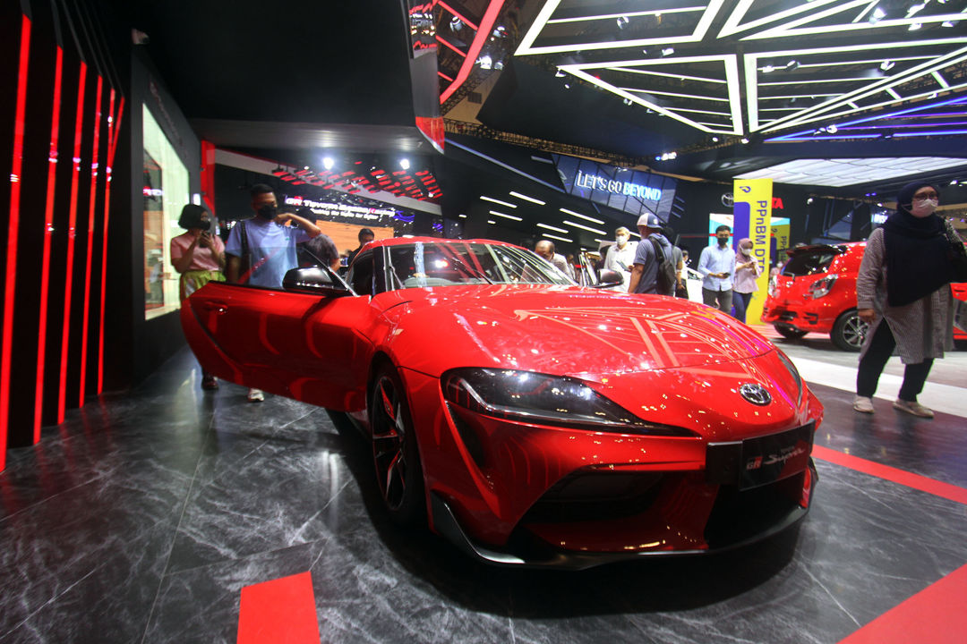 Toyota Supra pada pameran Otomotif Gaikindo Indonesia International Auto Show (GIIAS) 2021 di Indonesia Convention Exhibition (ICE) BSD, Serpong, Tangerang. Foto : Panji Asmoro/TrenAsia