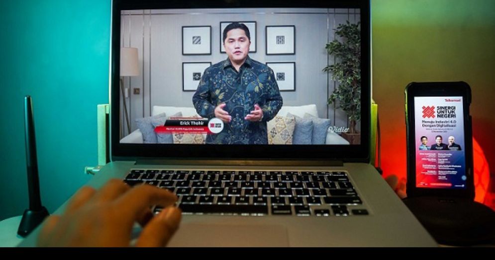 Menteri BUMN Erick Thohir dalam pembukaan acara Telkomsel Sinergi Untuk Negeri secara virtual. 