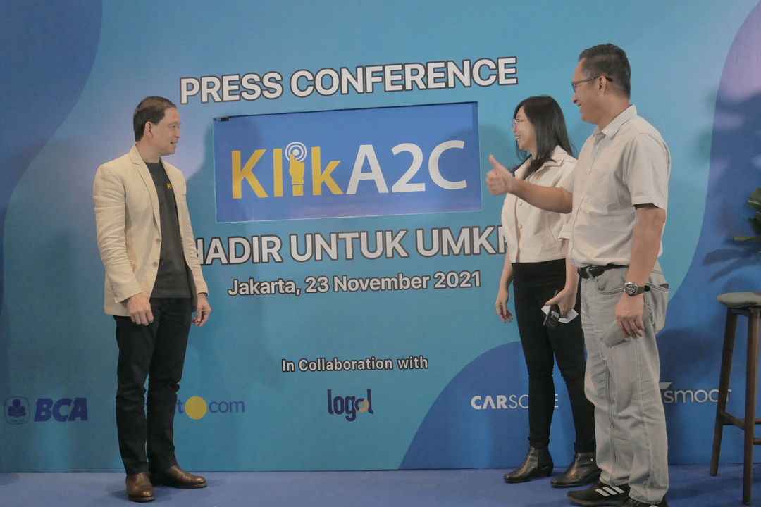 (Kiri ke Kanan): Chief Executive Officer KlikA2C Djoemingin Budiono, Chief Operation Officer KlikA2C Bong Elysabet, dan Direktur Eksekutif Asosiasi Fintech Pendanaan Bersama Indonesia (AFPI) Kuseryansyah saat peresmian rebranding KlikACC menjadi KlikA2C di Jakarta, Selasa, 23 November 2021. Foto: Ismail Pohan/TrenAsia