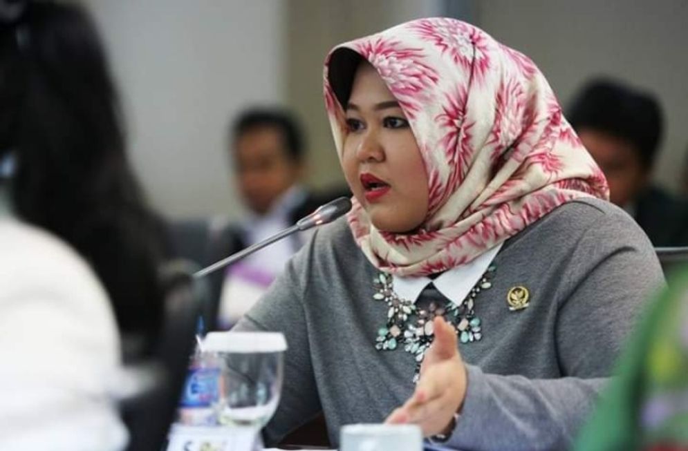 Senator Riri Damayanti John Latief mengajak masyarakat perlahan-lahan meninggalkan energi kotor menuju energi bersih demi mencegah lebih banyaknya kerusakan alam yang menyebabkan terjadinya bencana. 