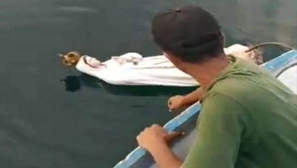 Mengejutkan, Dua Nelayan Lembata Temukan Patung Bunda Maria Terapung di Laut, Klik Link Videonya di Sini!