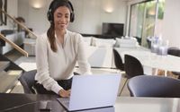 Jabra Evolve2 75 Lifestyle _1_re.jpg