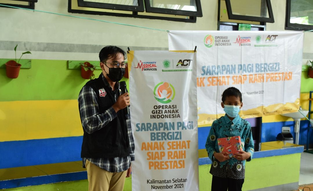 Kegiatan operasi Gizi yang dihelat ACT Kalsel di SD IT Nurul Fikri Banjarbaru.
