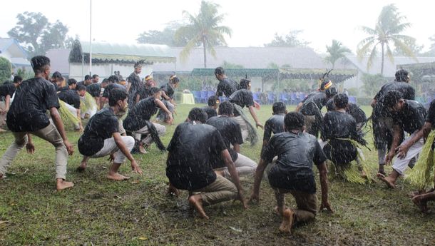 Meriahkan Hari Guru Nasional dan HUT PGRI ke 76, Puluhan Siswa Seminari San Dominggo, Hokeng Pentas Fragmen 'Jasa Guru'