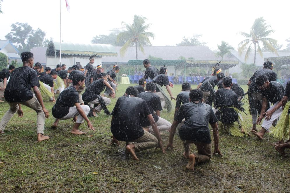 Penampilan para siswa Seminari San Dominggo Hokeng dalam fragmen 'Jasa Guru', Kamis, 25 November 2021.