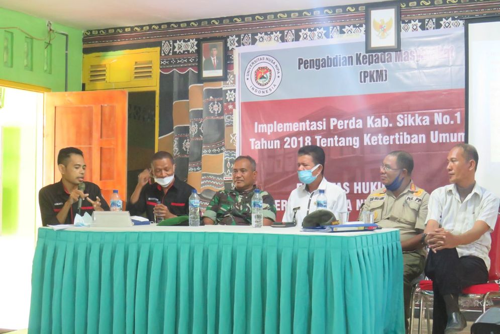 Para Pembicara pada kegiatan PKM Fakultas Hukum Unipa Indonesia tentang Sosialisasi Perda Sikka No.1 tentang Ketertiban Umum di Desa Gelitiing, Kecamatan Kewapante, Kabupaten Sikka, Kamis, 25 November 2021.