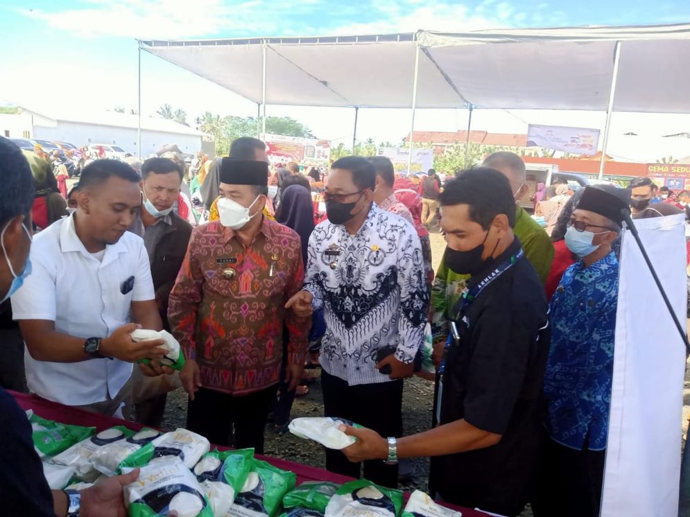 PTPN VII ikut meramaikan Pasar Murah yang digelar Pemkab Lampung Selatan dengan menjual gula kemasan 1 kilo gram merek Walini. 