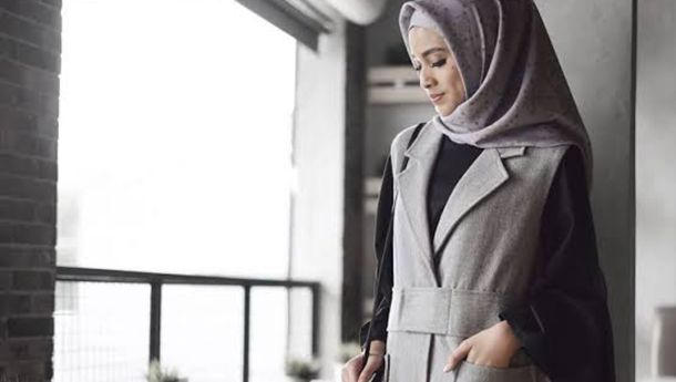 Outer Panjang Tanpa Lengan, Pilihan Gaya Terbaru Wanita Berhijab