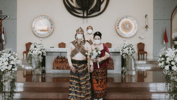 Keagungan Pengantin Concitta da Silva dan Quincy Imran, dalam Balutan Tenun Ikat Motif Burung Merak, Lipa Prenggi dan Kimang