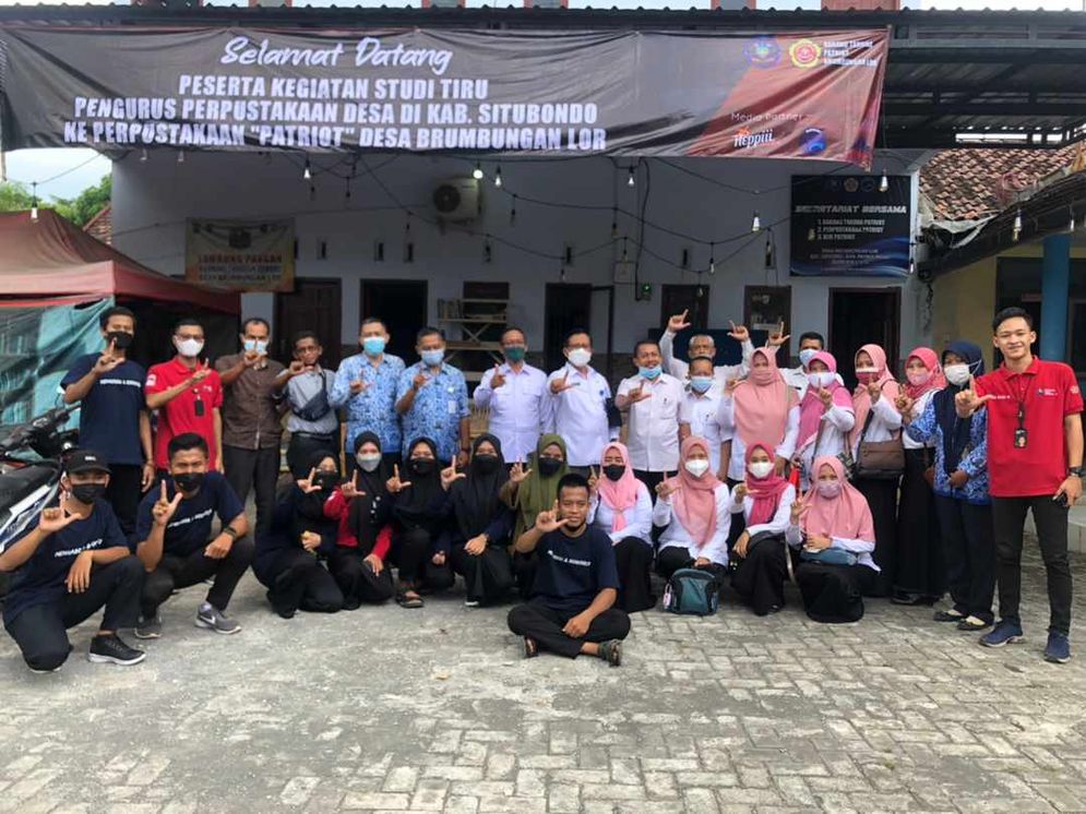 Perpustakaan Patriot karang taruna (karta) Brumbungan Lor Probolinggo, menerima kunjungan perpustakaan desa Kabupaten Situbondo.jpg