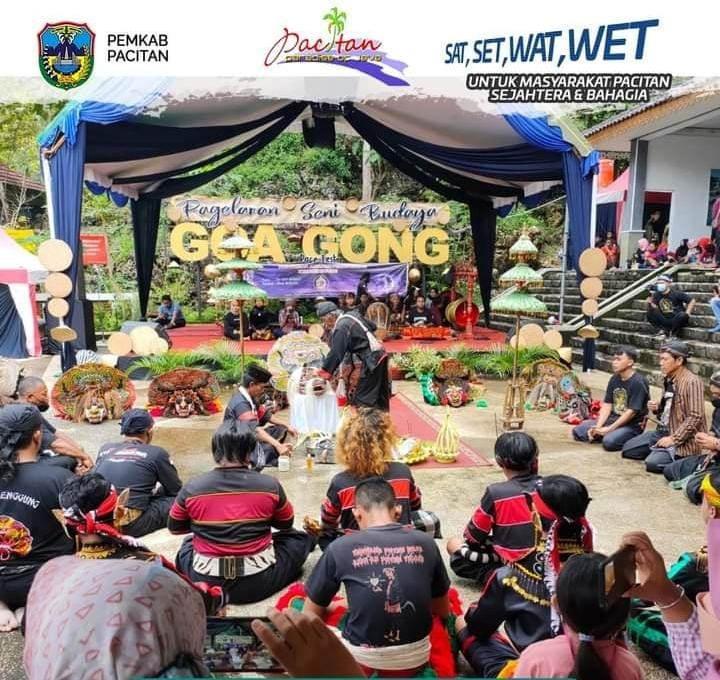 Kegiatan Pace Festival di Goa Gong Pacitan