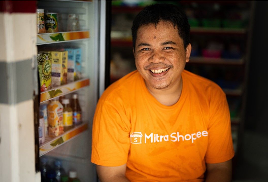 Hendra P. Simbolon, mitra Shopee yang banting setir dari karyawan menjadi wirausahawan.