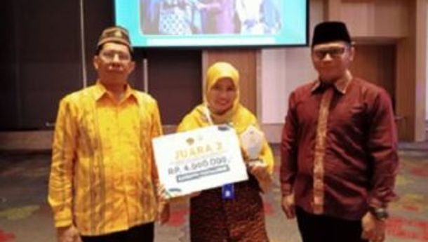 Fitri, Pustakawati MAN Ende  Juara 2 Lomba Pustakawan Madrasah Berprestasi Tingkat Nasional