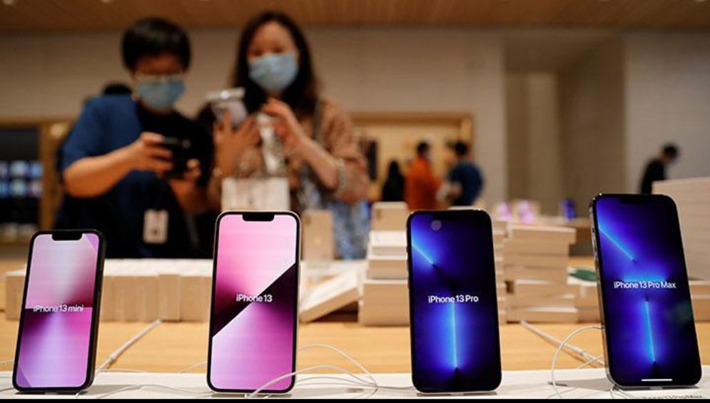 Perusahaan riset pasar TrendForce melaporkan bahwa Apple akan merilis iPhone SE dengan konektivitas 5G pada kuartal pertama 2022, tepatnya Maret. 