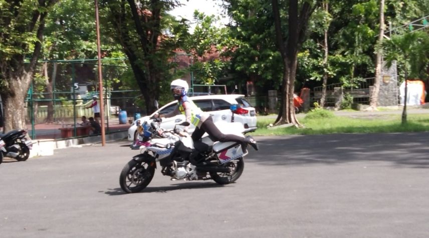 Aksi polwan polres Sukoharjo