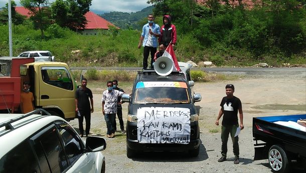 Aliansi Masyarakat Lambaleda Selatan Gelar Aksi Damai di Halaman Kantor DPRD Matim