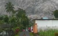 gunung semeru meletus.jpeg