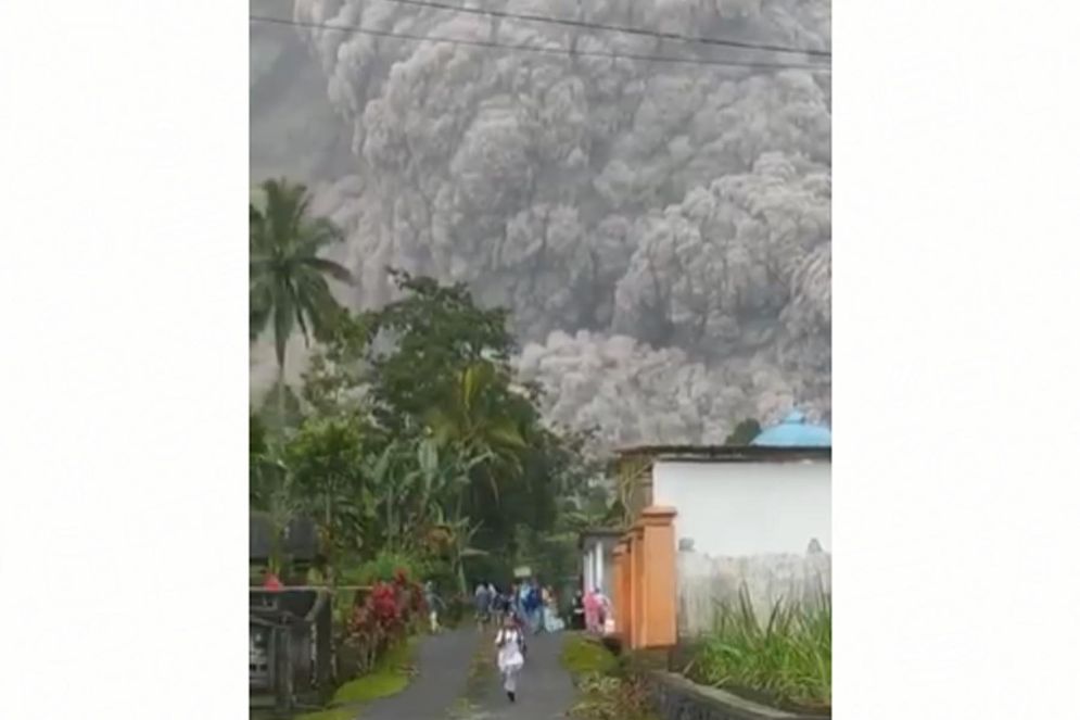 Erupsi Gunung Semeru.jpg