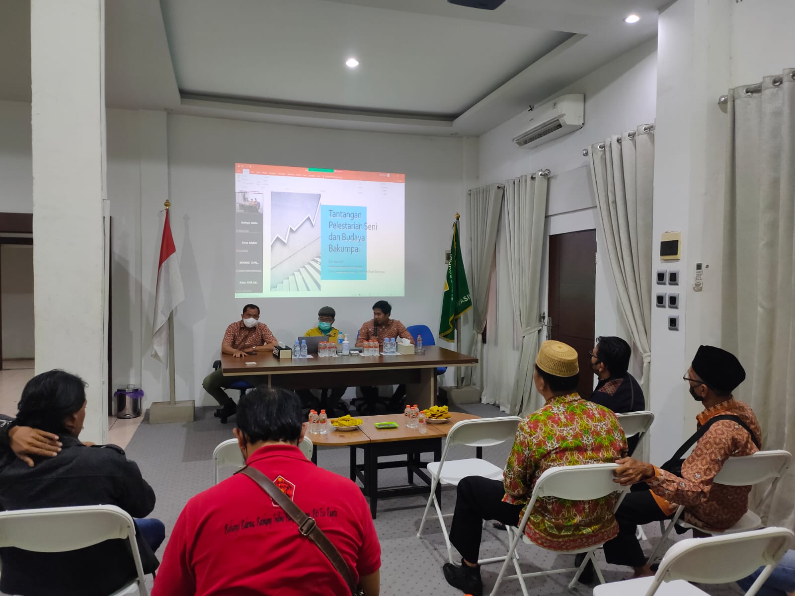 Diskusi dan sharing yang dihelat Forum Pemuda KKB membahas tentang bagaimana upaya melestarikan seni dan budaya Bakumpai.