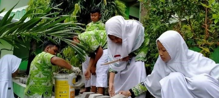 Cinta Lingkungan, SMP Muh 7 Solo Raih Penghargaan Sekolah Adiwiyata Provinsi