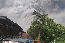 letusan Gunung Semeru di Lumajang beberapa bulan lalu.