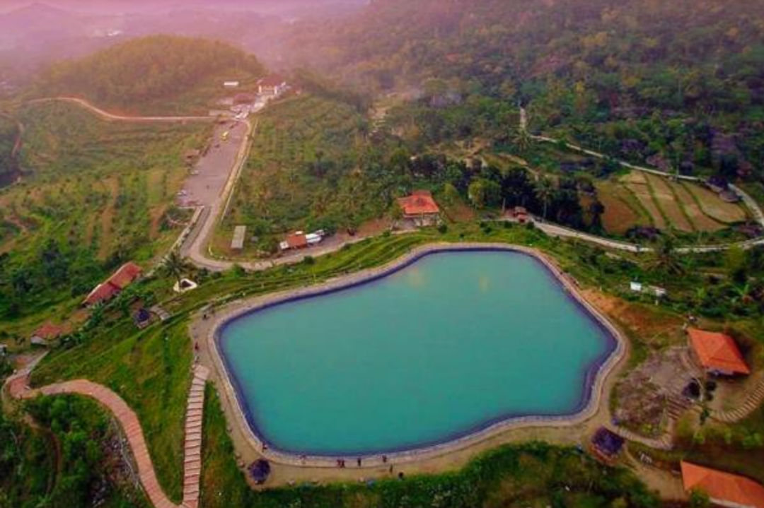 Embung Nglanggeran, salah satu destinasi wisata yang berada di Desa Wisata Nglanggeran.