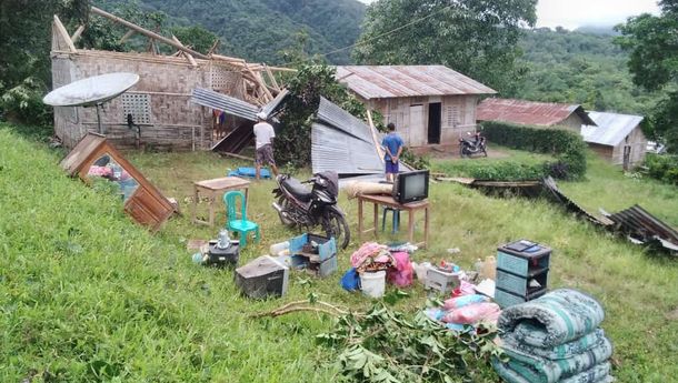 Hujan Lebat Disertai Angin Kencang Ambrukan Tiga Rumah di Sano Nggoang, Mabar