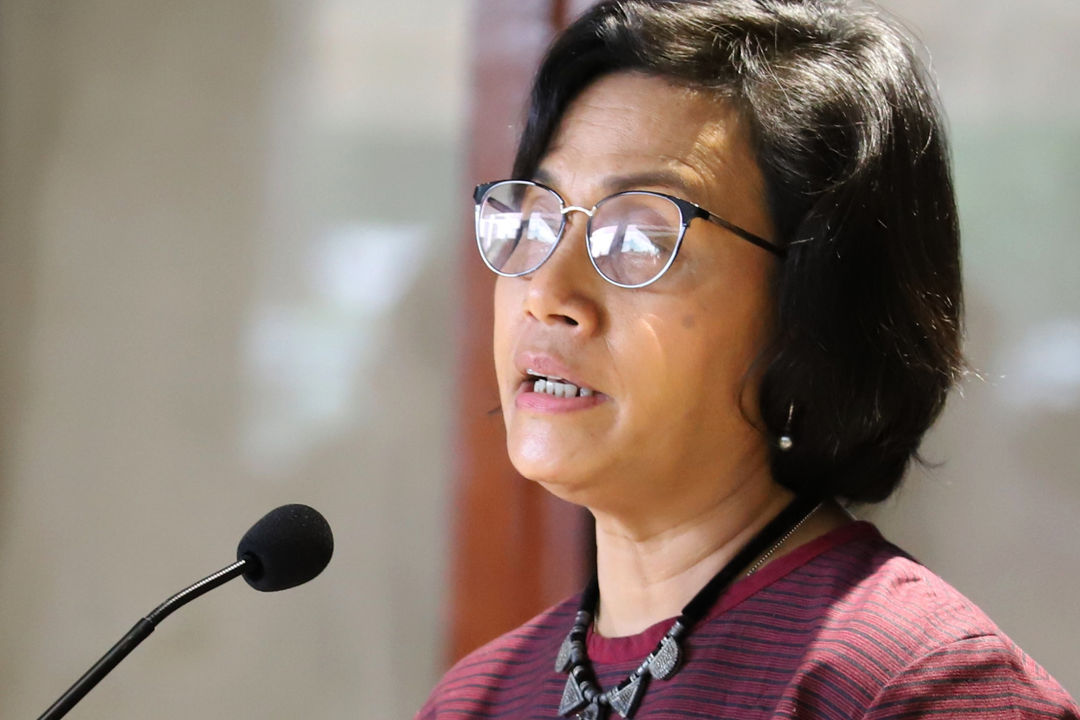 Menteri Keuangan (Menkeu) Sri Mulyani memberikan keterangan kepada media mengenai dana alokasi umum (DAU) usai menghadiri rapat paripurna di kompleks Parlemen, Senayan, Jakarta, Selasa, 7 Desember 2021. Foto: Ismail Pohan/TrenAsia