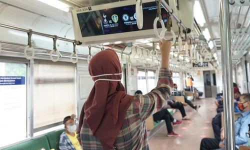 MacroAd - Public Information Display di Commuterline